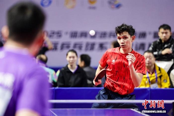 小球转动大交流：成都以球会友的中外乒乓高手