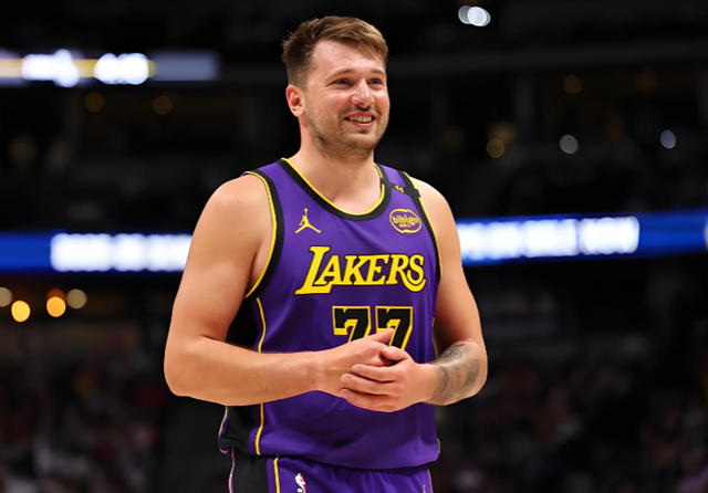 NBA常规赛巅峰对决：五位球星数据霸榜最佳一阵