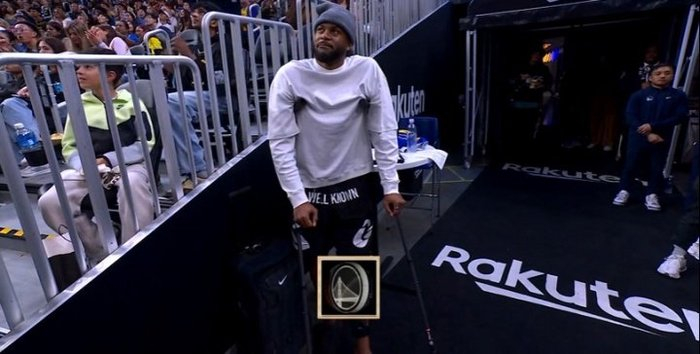 库里复出率队险胜国王 穆迪现身主场助威