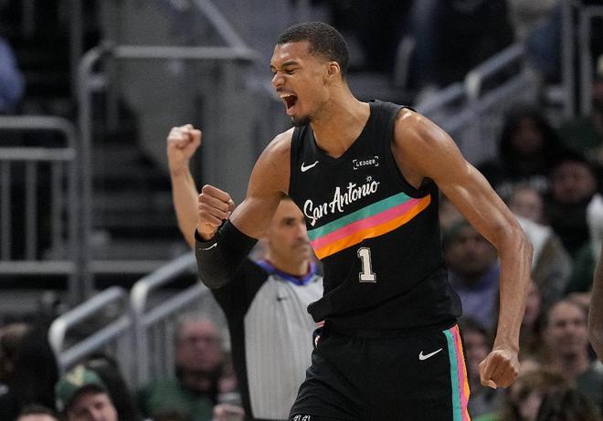 文班亚马季后赛首秀35分创马刺队史纪录，对标乔