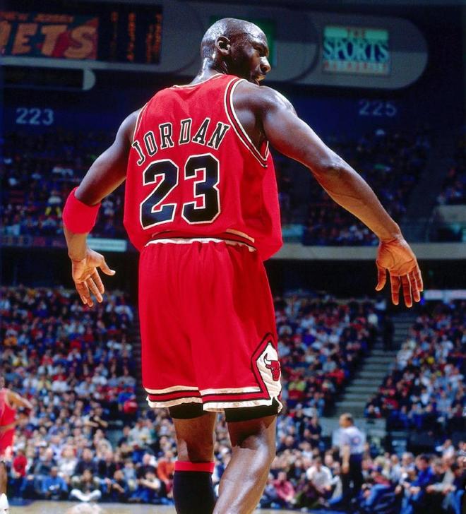 文班亚马季后赛首秀35分创马刺队史纪录，对标乔