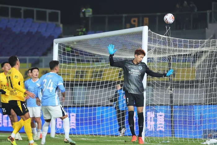 青岛西海岸成深圳新鹏城心魔 戴维森绝杀再证克